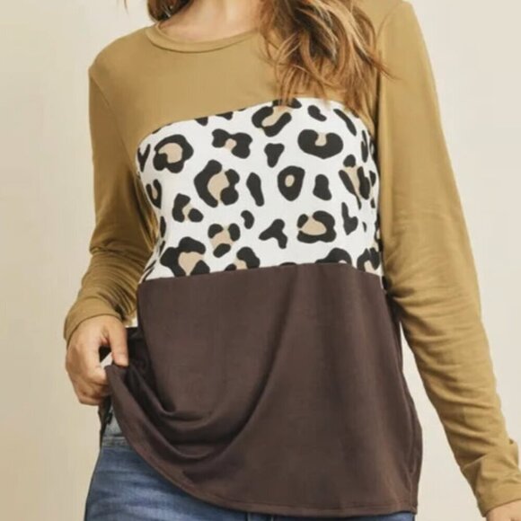 Perfect Peach Tops - NWT Perfect Peach Color Block Contrast Print Top - Size Small​​​